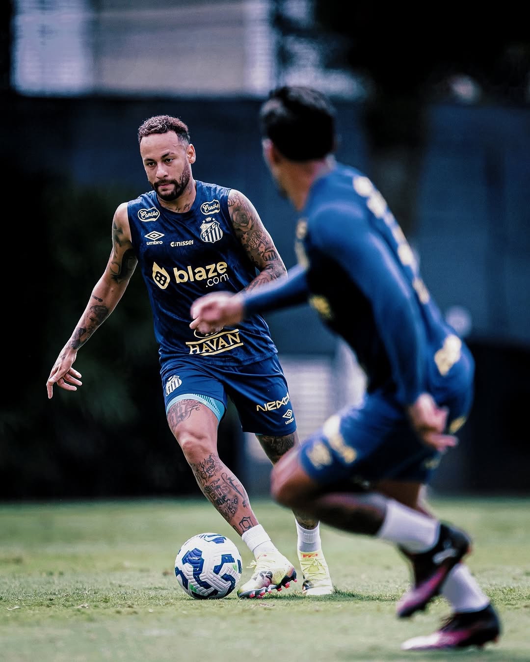 ayx-关于重返赛场引发热议！，内马尔在拜仁比赛中战术调整引发球迷热议的信息-ayx