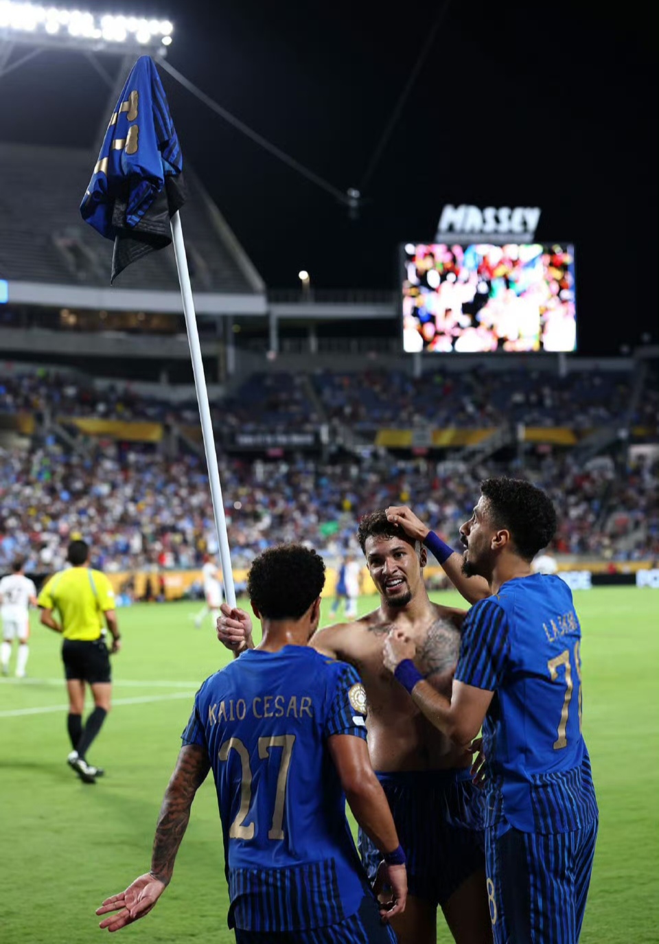 爱游戏-包含赛地聚焦：意甲窗口期热度飙升；阿贾克斯迎来里程碑；目标明确；球探报告显示潜力的词条-爱游戏