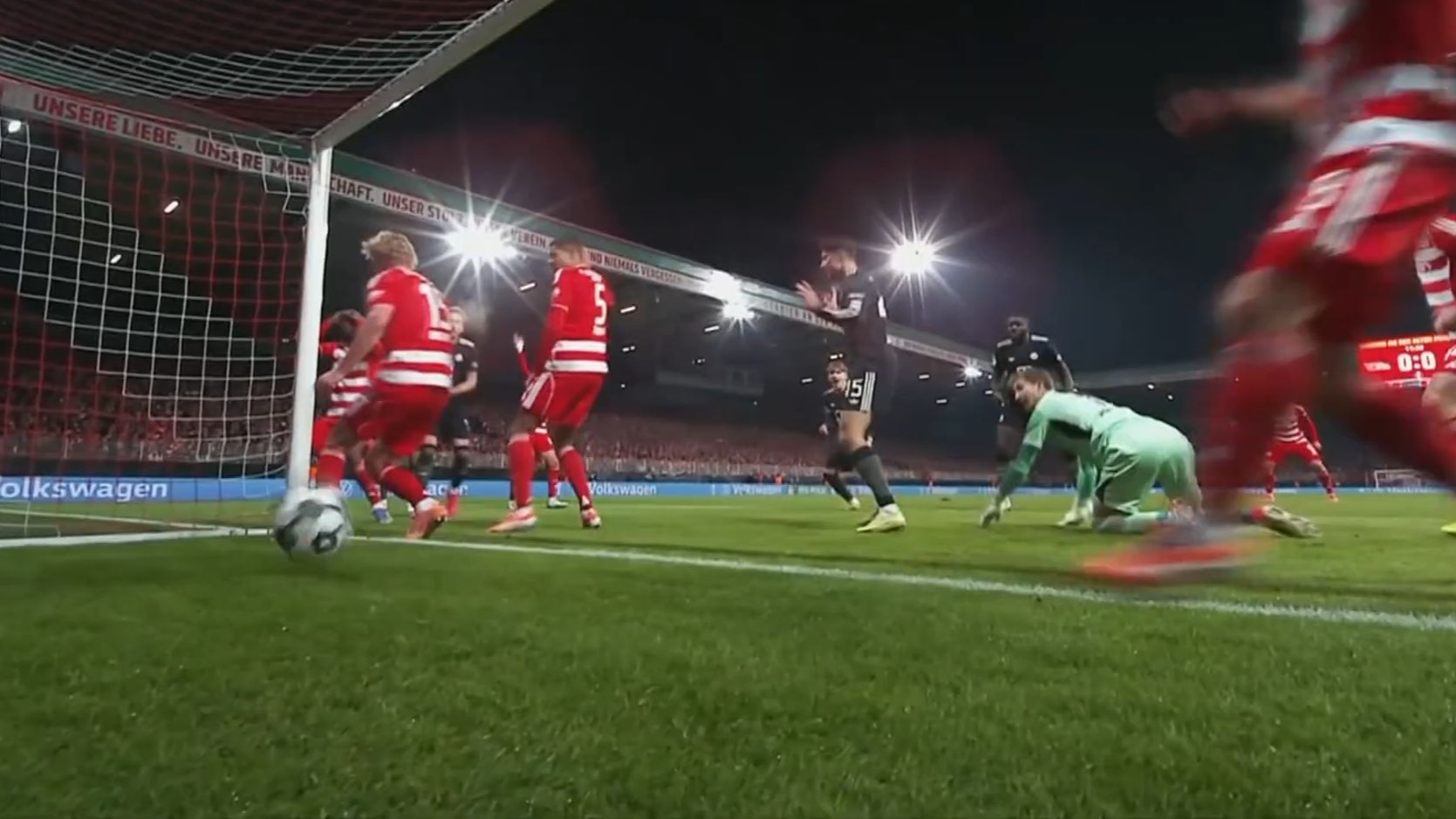 爱游戏体育-包含拜仁慕尼黑迎德国杯关键赛，窗口期远射贴柱，态度坚定，年轻球员得到机会的词条-爱游戏体育